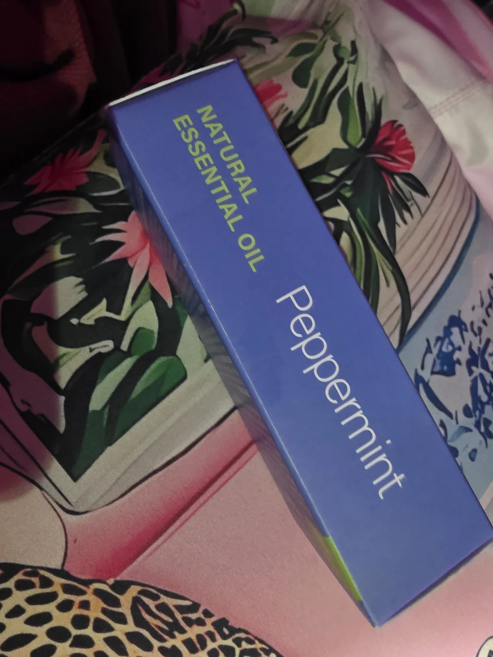 Peppermint Essential Oil - Green/Blue